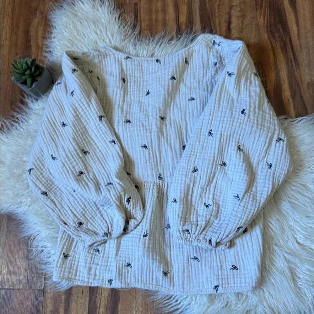 Madewell Lightspun Peplum Wrap Top in Tiny Bows - Picture 7 of 7
